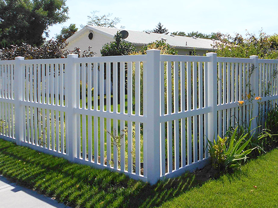 vinyl fence contractor in the Idaho Falls area.