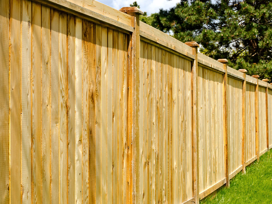 wood fence contractor in the Idaho Falls area.