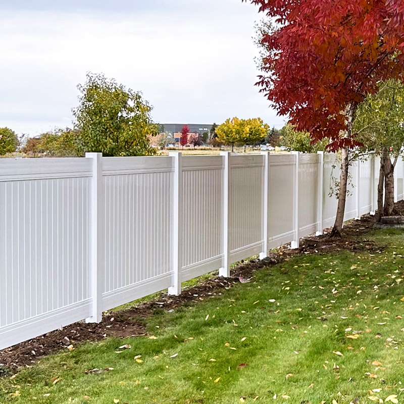 Vinyl fencing benefits in Idaho Falls